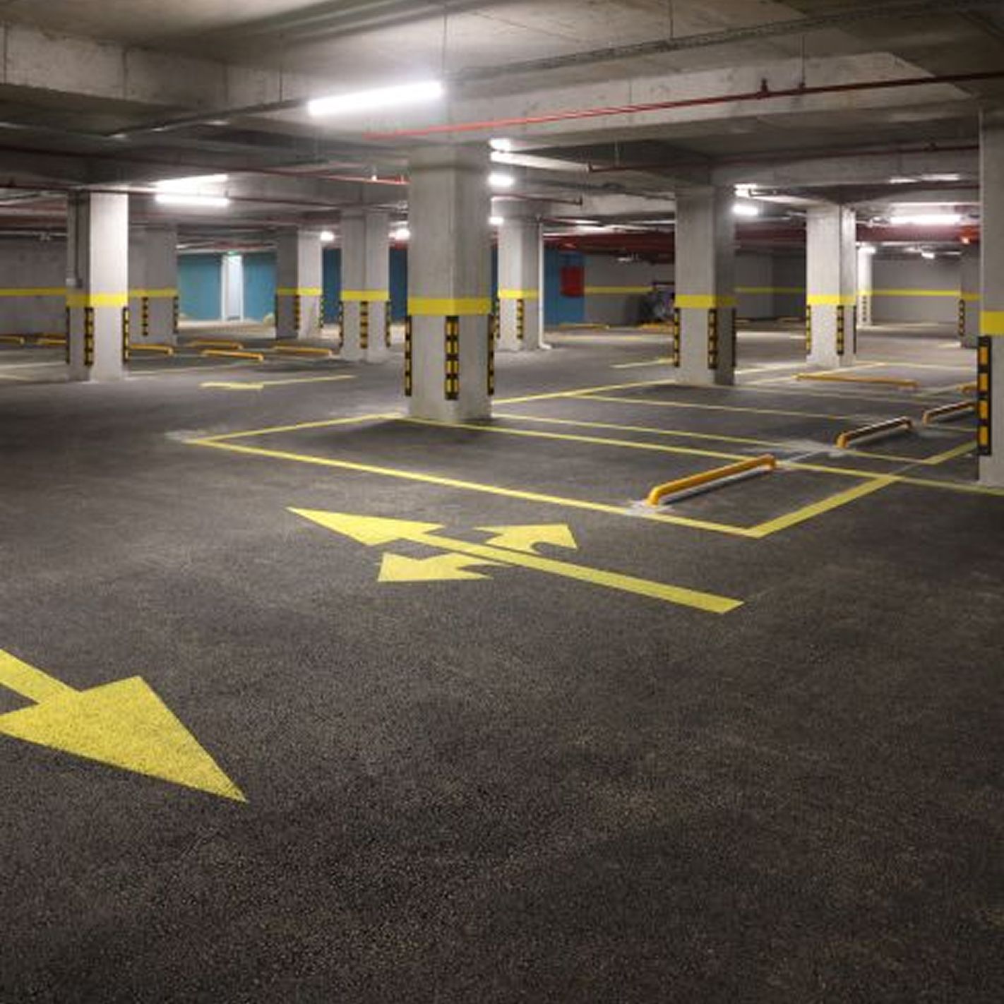 1000 parking spaces